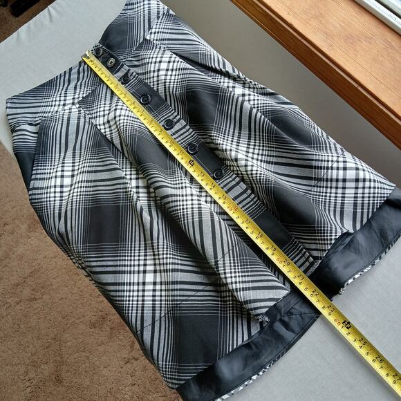 H&M Tartan Plaid Skirt 4 black white pleated buttons pockets lined dark academia - Picture 9 of 10
